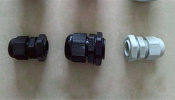 塑料電纜接頭和金屬電纜接頭有什么不同？