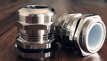 金屬電纜防水接頭如何連接？